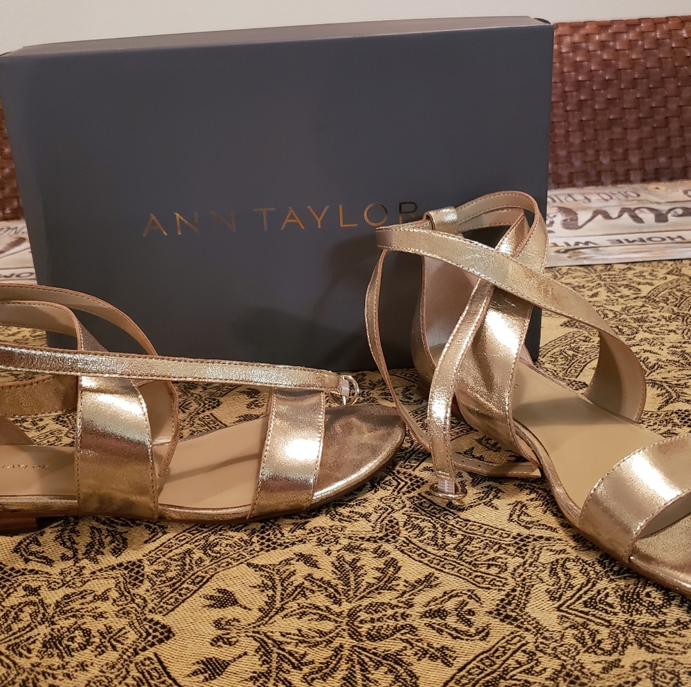 ANN TAYLOR'S WOMEN FLAT SANDALS